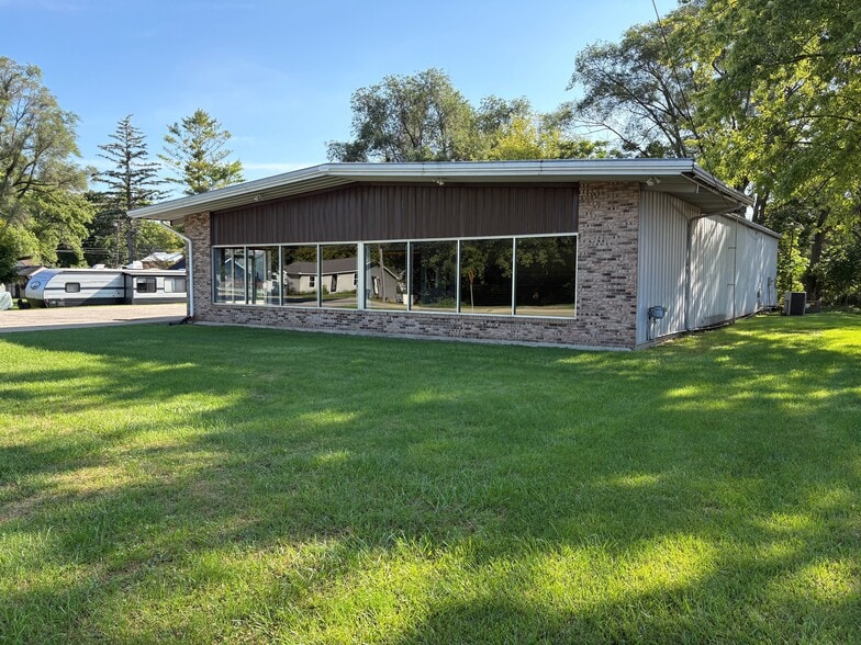 Primary Photo Of 5083 Morrish Rd, Swartz Creek General Retail For Sale