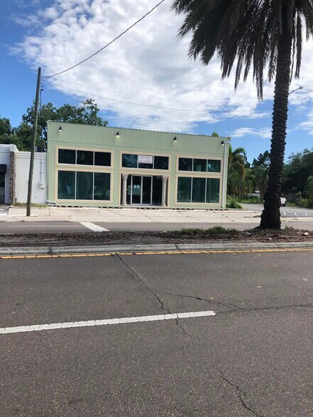 More Photos Of 2905 W Kennedy Blvd, Tampa Freestanding For Sale