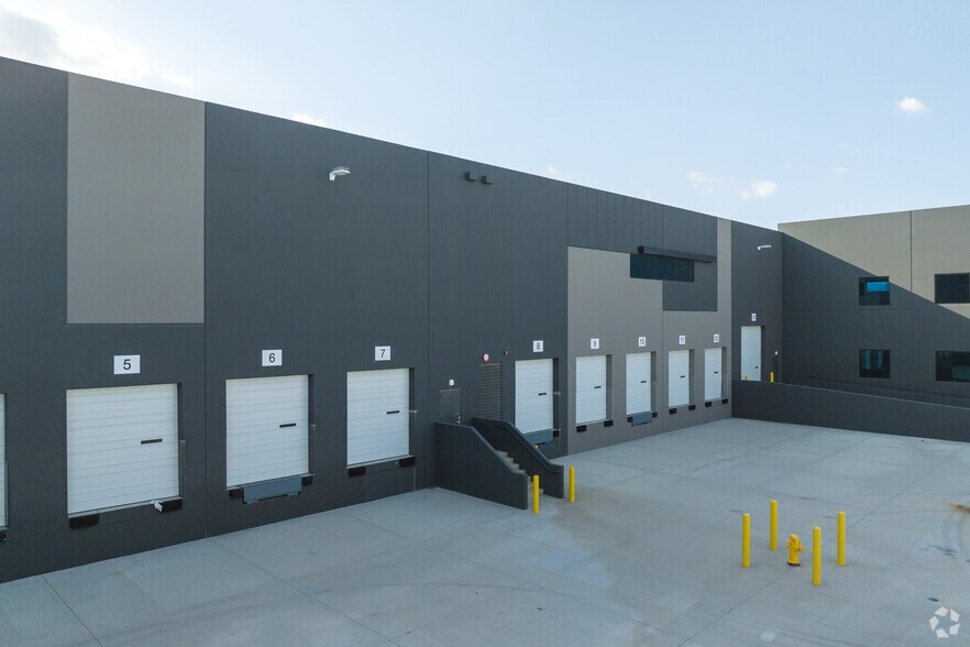 More Photos Of 2688 W Baseline Ave, Rialto Distribution For Lease