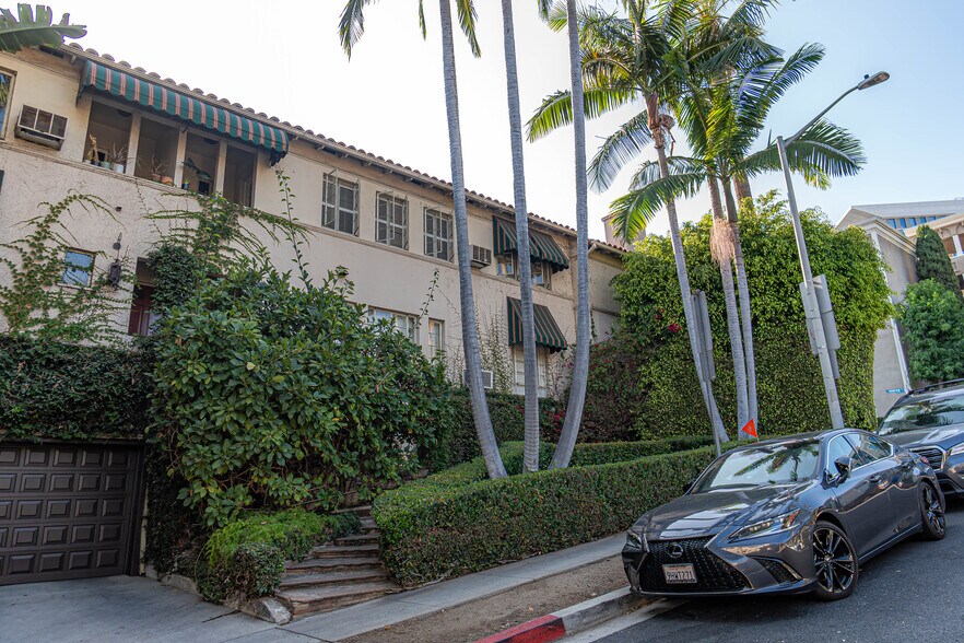 More Photos Of 8468 Fountain Ave, West Hollywood Apartments For Sale