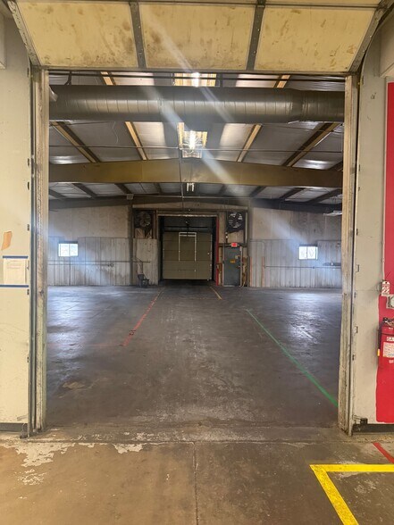 More Photos Of 5313 E Apache St, Tulsa Manufacturing For Lease