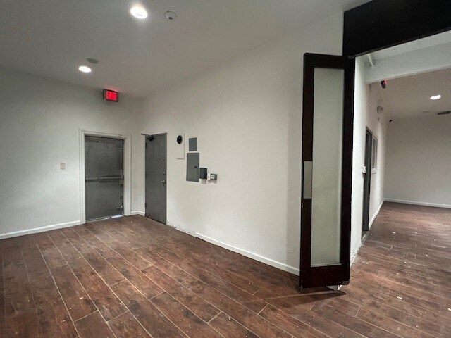 More Photos Of 21627-21629 Devonshire St, Chatsworth Storefront Retail Office For Lease