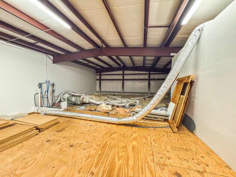 More Photos Of 605 N County Road 393, Santa Rosa Beach Light Manufacturing For Lease