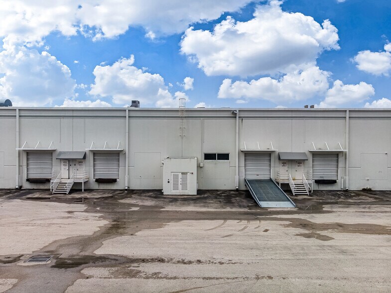 More Photos Of 4800 Lyons Technology Pky, Coconut Creek Warehouse For Sale