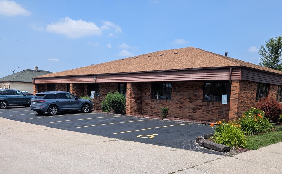 More Photos Of 10701 W Lincoln Ave, Milwaukee Coworking Space