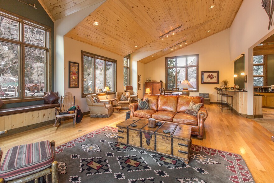 More Photos Of 115 / 117 / 119 7th Ave, Ouray Apartments For Sale