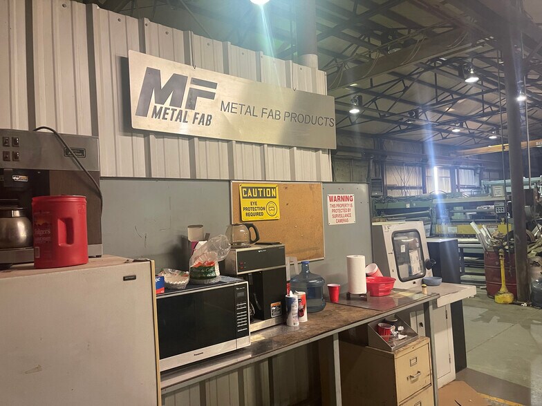 More Photos Of 715 W 81st St, Odessa Warehouse For Sale
