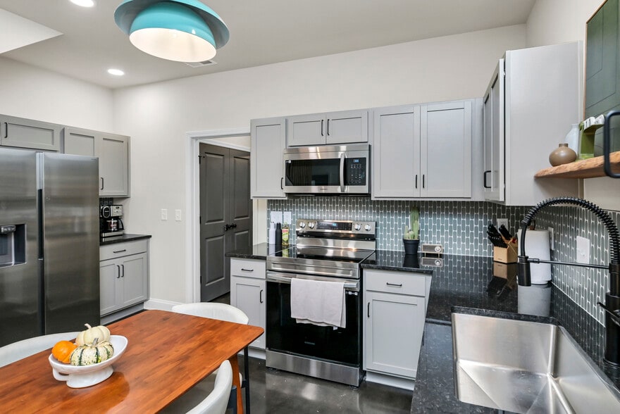 More Photos Of 816 Shull St, West Columbia Apartments For Sale