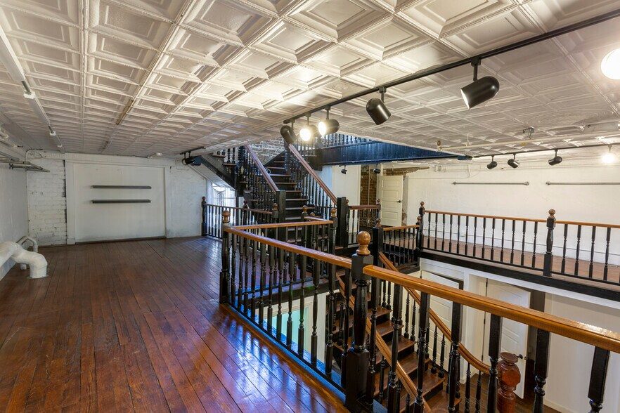 More Photos Of 318 W Broughton St, Savannah Storefront Retail Residential For Lease