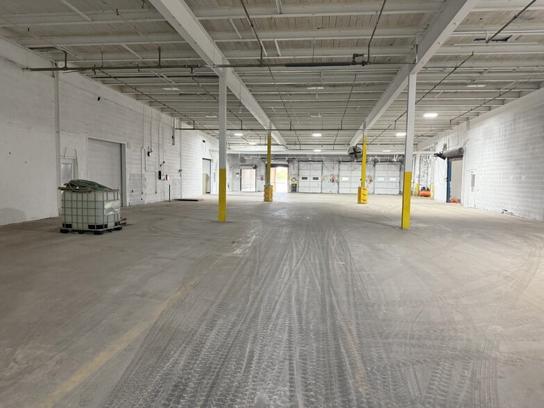 More Photos Of 1501 S 19th St, Mattoon Warehouse For Lease