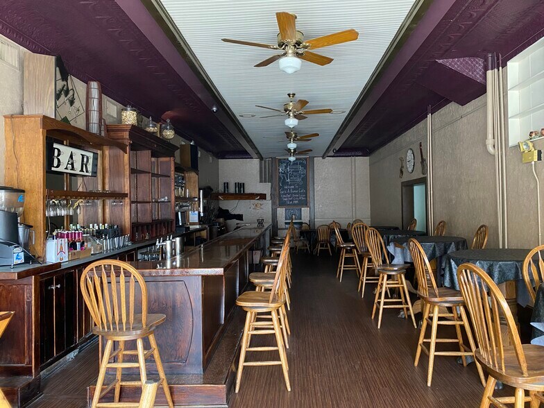 More Photos Of 33 N Washington St, Berkeley Springs Restaurant For Sale