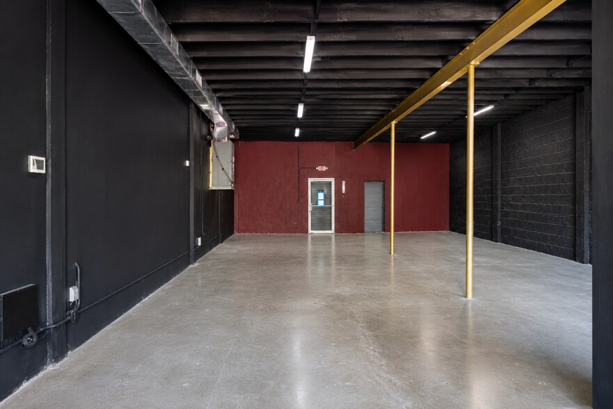 More Photos Of 2284-2286 NW 36th St, Miami Freestanding For Lease