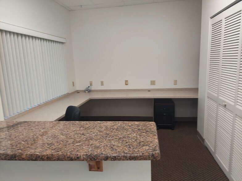 More Photos Of 330 Mears Blvd, Oldsmar Warehouse For Sale