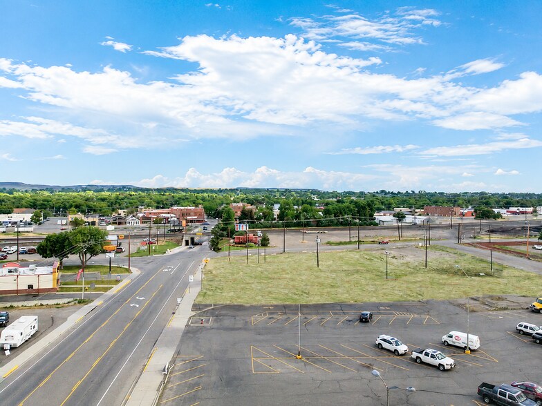 More Photos Of 103 1st Ave, Laurel Land For Sale
