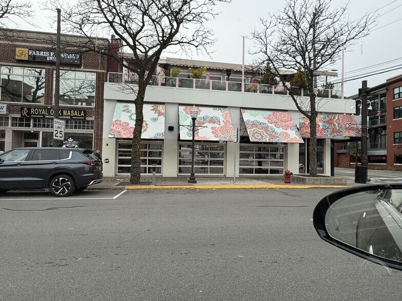 More Photos Of 100 S Main St, Royal Oak Restaurant For Lease