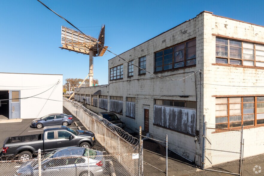 More Photos Of 3301 Maiden Ln, Philadelphia Manufacturing For Sale