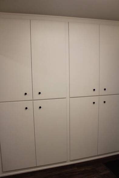 More Photos Of 806 9th St, Woodward Warehouse For Sale