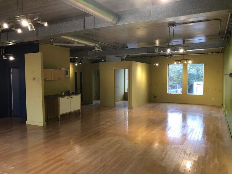 More Photos Of 866 The Queensway, Toronto Office For Lease