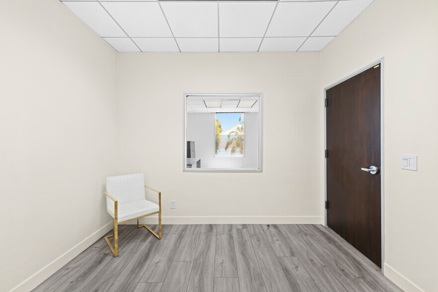 More Photos Of 19301 Ventura Blvd, Tarzana Loft Creative Space For Lease