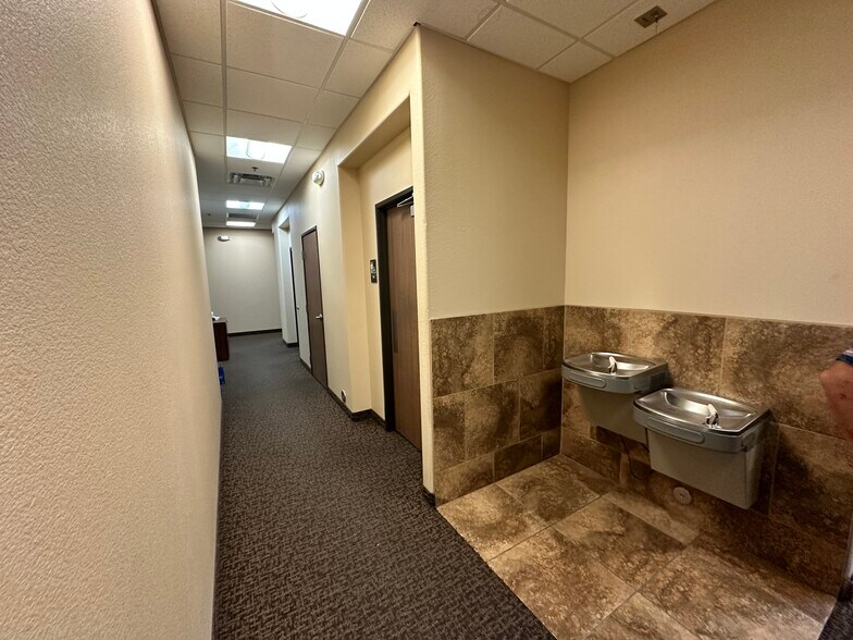 More Photos Of 4550 E Bell Rd, Phoenix Office For Sale