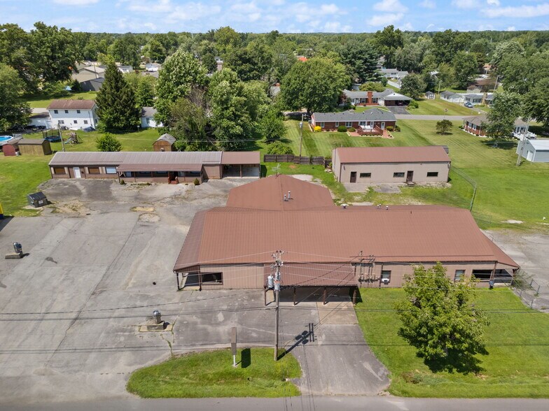 More Photos Of 756 Lakeshore Dr, Scottsburg Flex For Sale