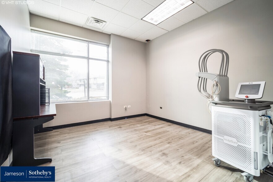 More Photos Of 800 E Woodfield Rd, Schaumburg Medical For Sale