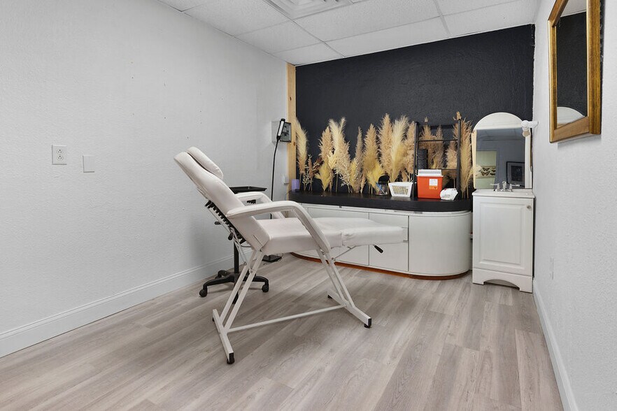 More Photos Of 1104 11th St, Wichita Falls Storefront Retail Office For Sale