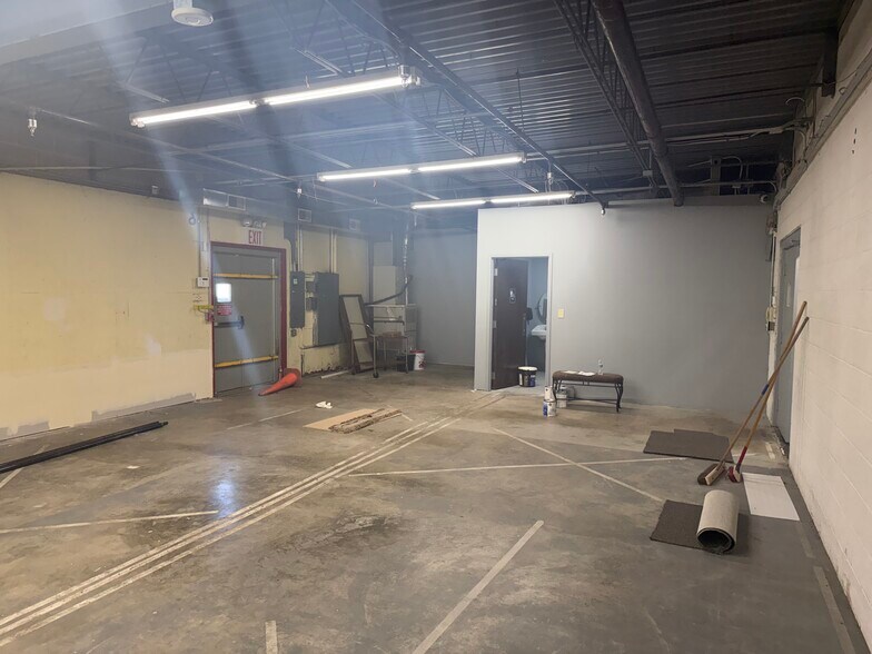 More Photos Of 706 W Baltimore St, Wilmington Storefront Retail Office For Lease