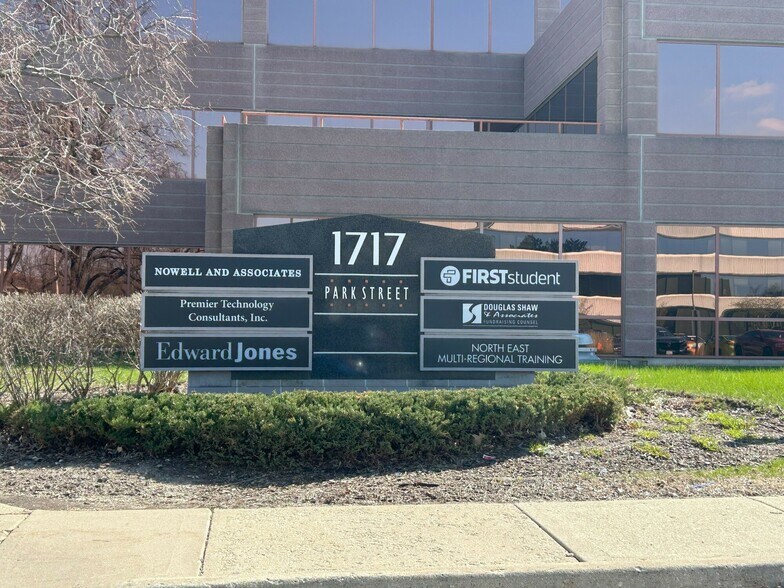 More Photos Of 1717 Park St, Naperville Office For Lease