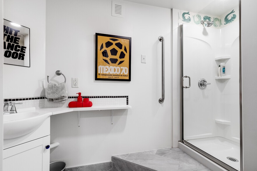 More Photos Of 215 W Clay St, Richmond Office Residential For Sale