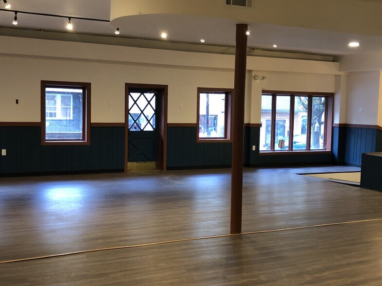 More Photos Of 141 Locust St, Columbia General Retail For Lease