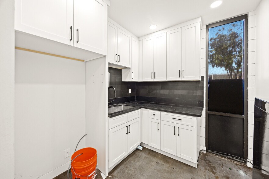 More Photos Of 2702 Saint Louis Ave, Signal Hill Warehouse For Lease