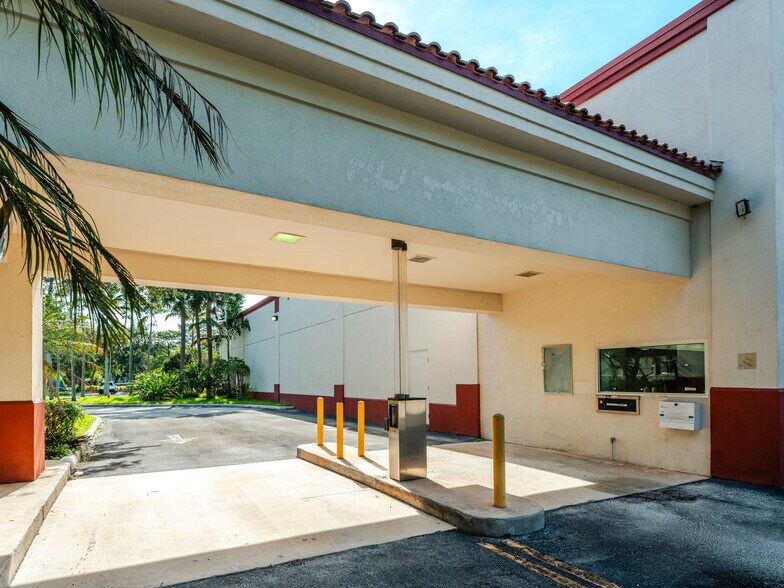 More Photos Of 6980 W Commercial Blvd, Lauderhill Drugstore For Sale