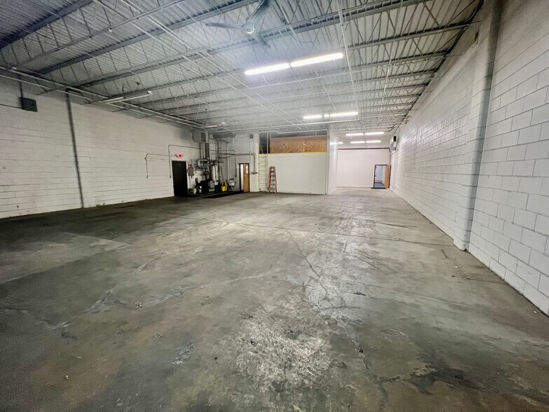 More Photos Of 1642 Carroll Ave, Saint Paul Light Manufacturing For Lease