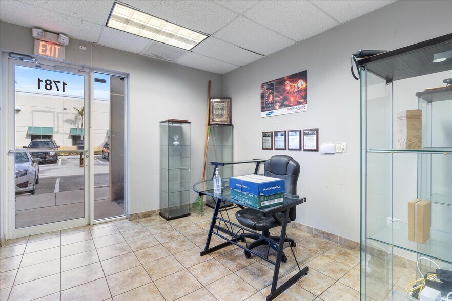 More Photos Of 1747-1781 Banks Rd, Margate Flex For Sale