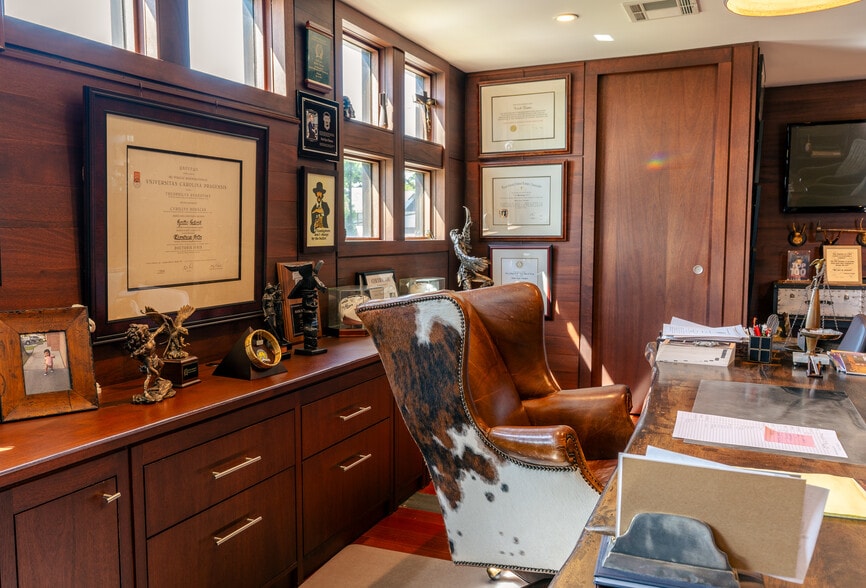 More Photos Of 733 E 12th 1/2 St, Houston Office For Sale