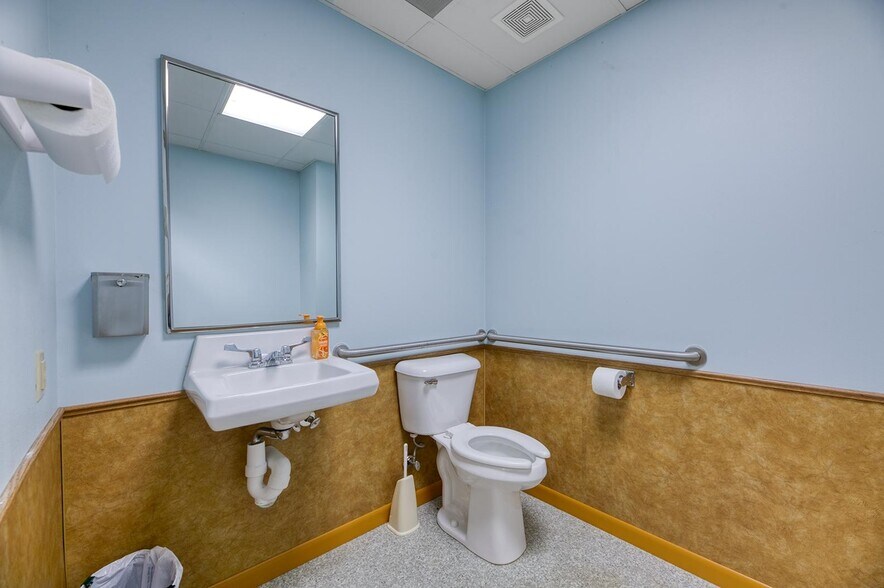 More Photos Of 701 Washington St, Rhinelander Office For Sale
