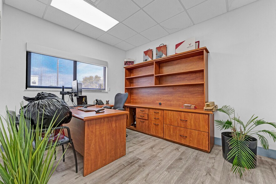 More Photos Of 6850 NW 74th St, Medley Warehouse For Sale