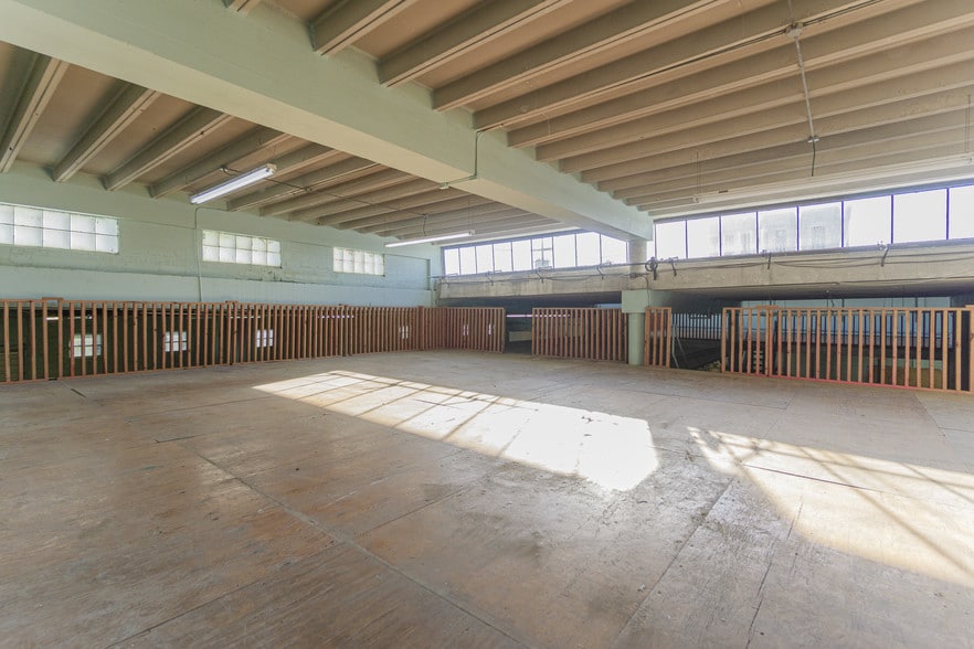 More Photos Of 2415 Church St, Galveston Light Distribution For Lease