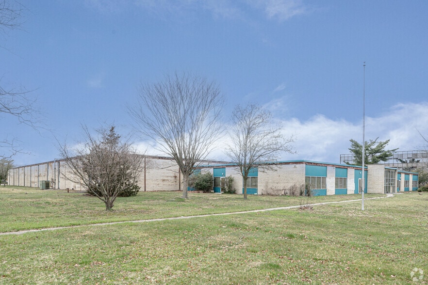 More Photos Of 536 Broadhollow Rd, Melville Light Distribution For Lease