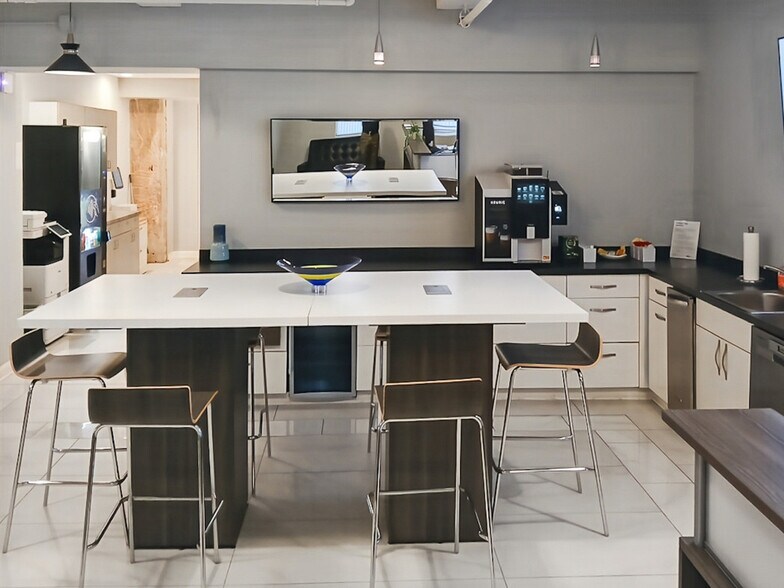 More Photos Of 317 E Capitol St, Jackson Coworking Space