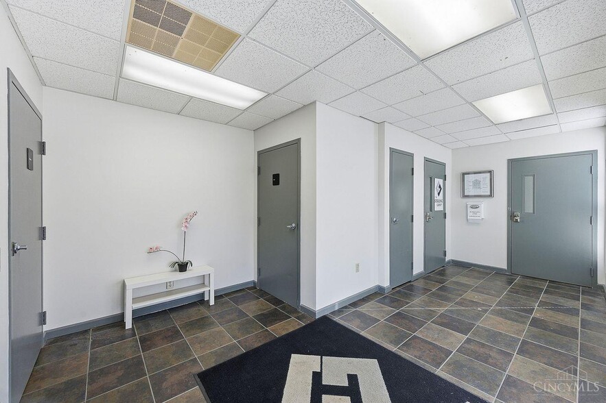 More Photos Of 347 Stanley Ave, Cincinnati Office Residential For Lease