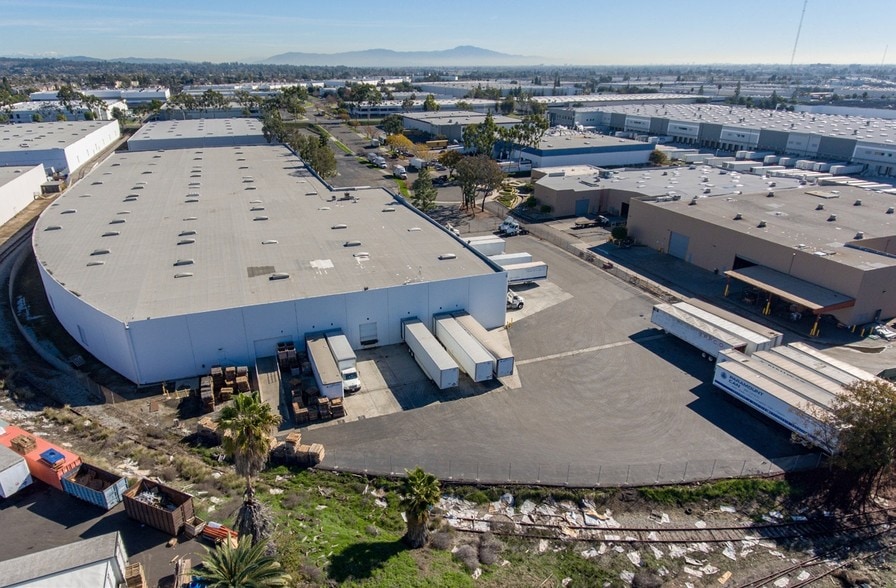 More Photos Of 14647-14667 Northam St, La Mirada Warehouse For Lease
