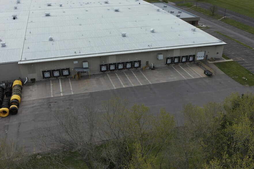 More Photos Of 1300 Sauk Ave, Baraboo Manufacturing For Lease