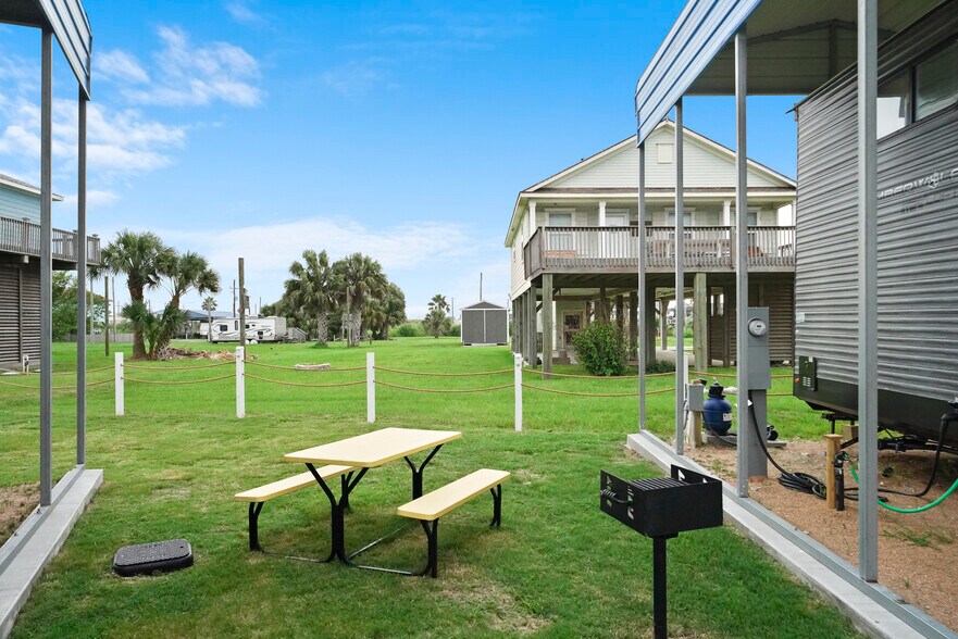 More Photos Of 1845 Oleander, Crystal Beach Trailer Camper Park For Sale