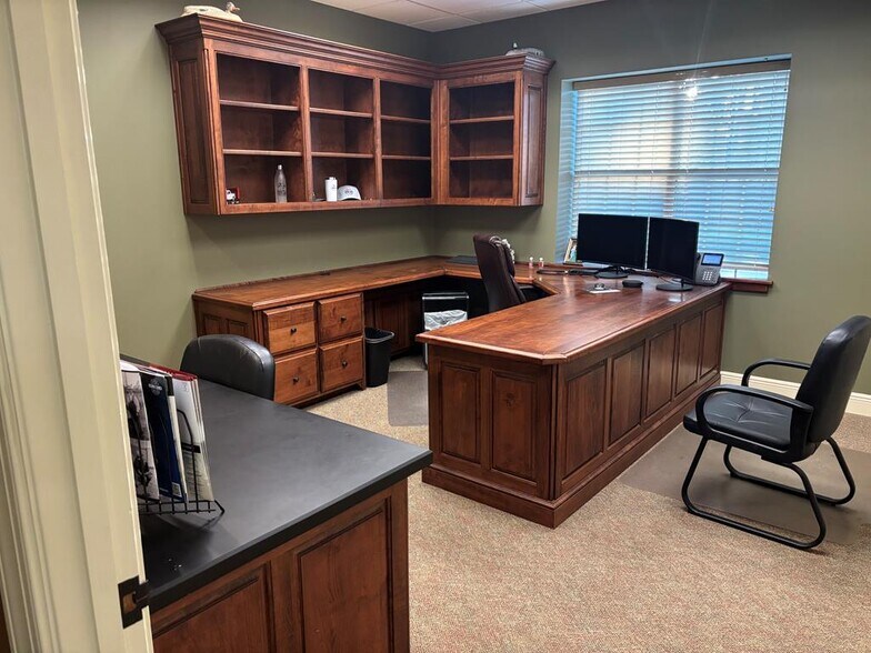 More Photos Of 4081 Inner Perimeter Rd, Valdosta Office Residential For Sale