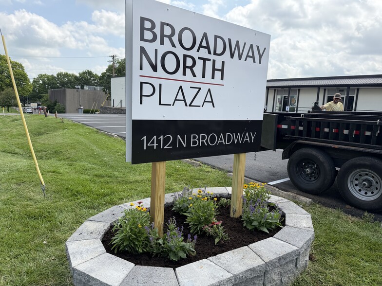More Photos Of 1412 N Broadway, Lexington Office For Lease