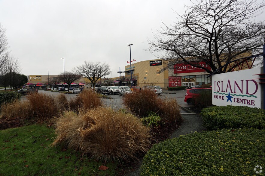More Photos Of 805 Cloverdale Ave, Victoria Storefront For Lease