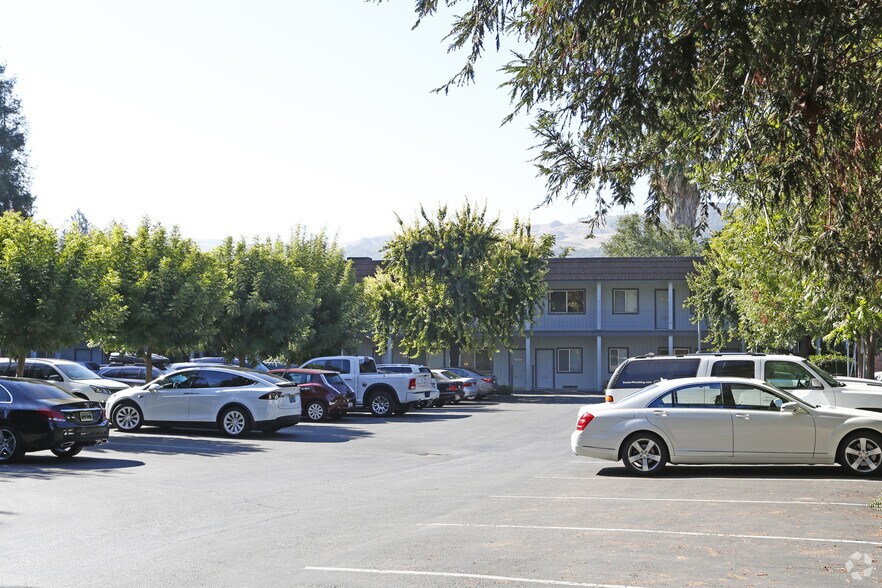 More Photos Of 185 Front St, Danville Medical For Lease