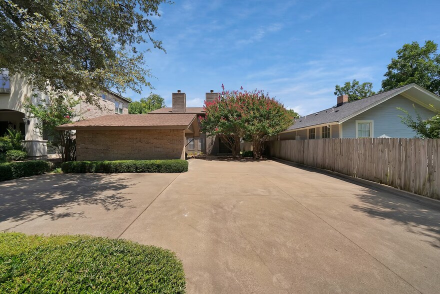 Primary Photo Of 2415 Sanguinet St, Fort Worth Apartments For Sale